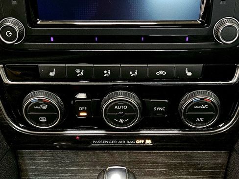 Used 2018 Volkswagen Passat 2.0T SE image 14