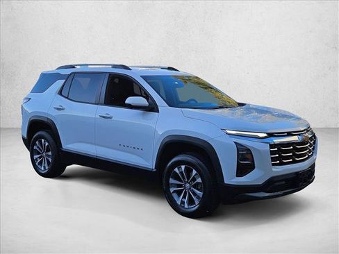Used 2025 Chevrolet Equinox LT w/ Convenience Package II FWD image 3
