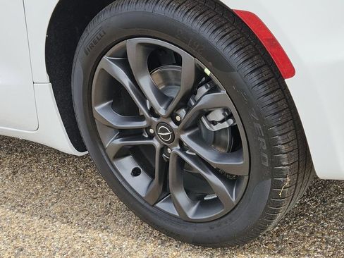 New 2026 Chrysler Pacifica Select image 5