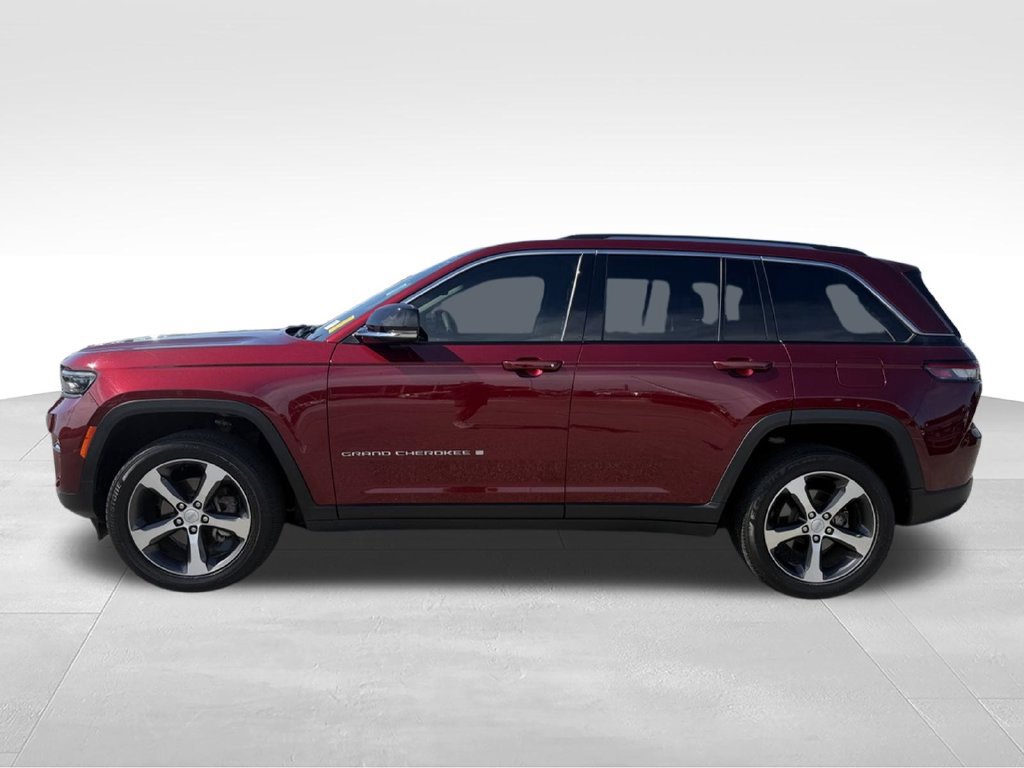 Used 2023 Jeep Grand Cherokee Limited w/ Trailer Tow Prep Group (B) AWD/4WD image 2