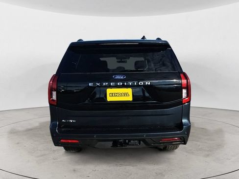 Used 2025 Ford Expedition Active AWD/4WD image 2