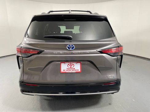 Certified 2024 Toyota Sienna Limited image 5