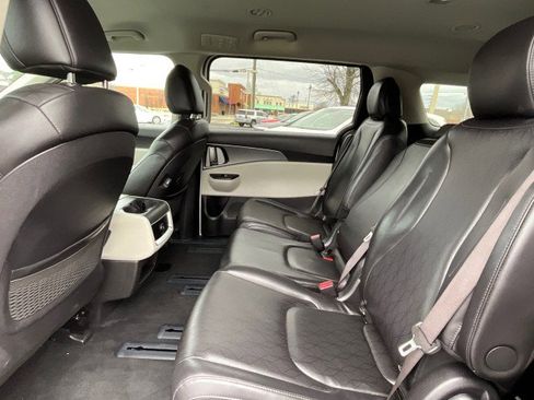 Used 2024 Kia Carnival LX image 28