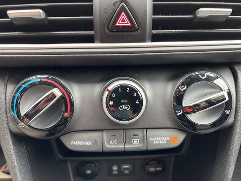 Used 2021 Hyundai Kona SE w/ Winter Weather Package image 13