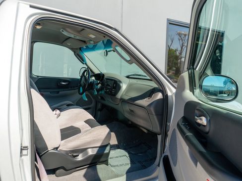 Used 2004 Ford F150 Lightning RWD image 49