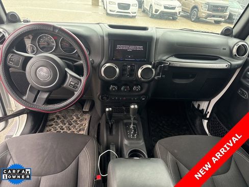 Used 2014 Jeep Wrangler Unlimited Sahara image 8