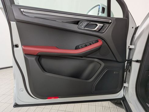 Certified 2025 Porsche Macan S AWD/4WD image 14