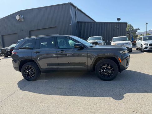 New 2026 Jeep Grand Cherokee Altitude image 6