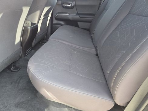 Used 2016 Toyota Tacoma TRD Sport w/ Towing Package image 30