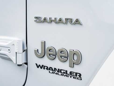 Used 2022 Jeep Wrangler Unlimited Sahara w/ Dual Top Group image 13