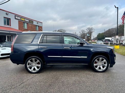 Used 2018 Cadillac Escalade Premium Luxury image 4