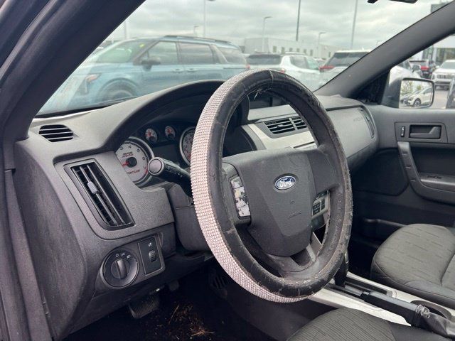 Used 2010 Ford Focus SE FWD image 9