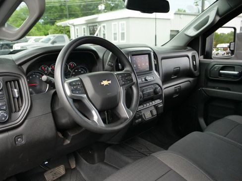 Used 2022 Chevrolet Silverado 2500 Custom w/ Gooseneck/5TH Wheel Package AWD/4WD image 2