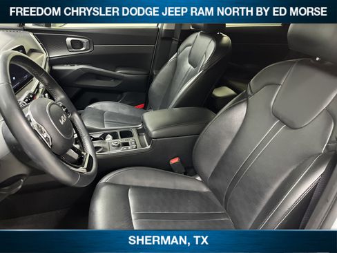 Used 2024 Kia Sorento S image 8