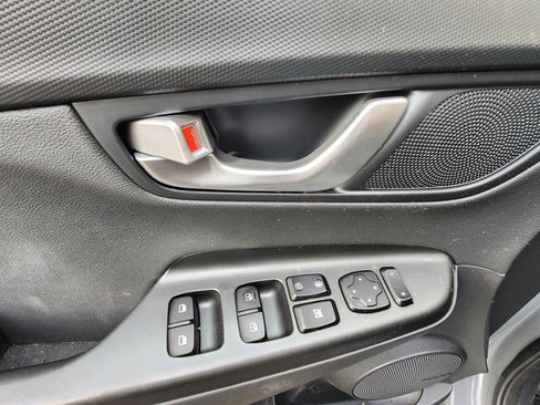 Certified 2023 Hyundai Kona Limited FWD image 9