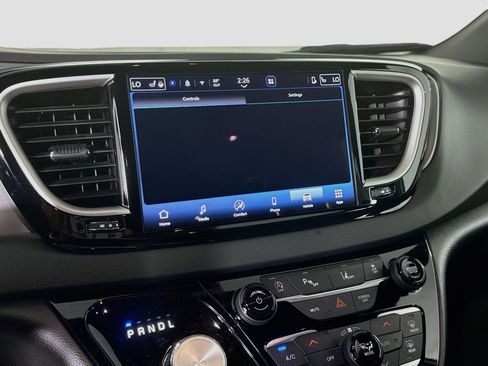 Used 2026 Chrysler Pacifica Select FWD image 18