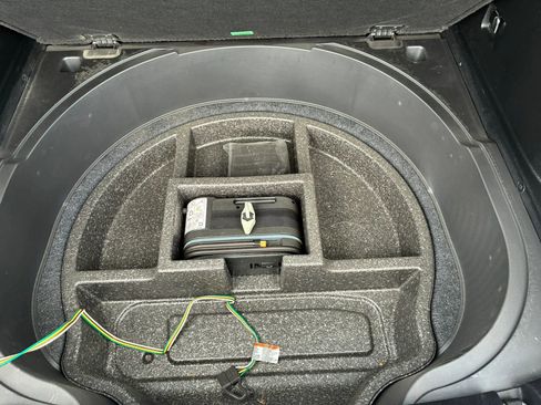 Used 2014 Jeep Cherokee Latitude w/ Cold Weather Group FWD image 22