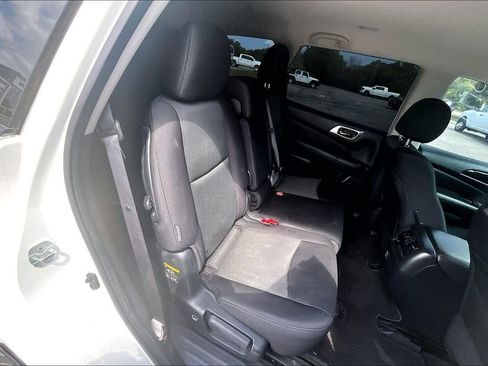 Used 2018 Nissan Pathfinder SV AWD/4WD image 27