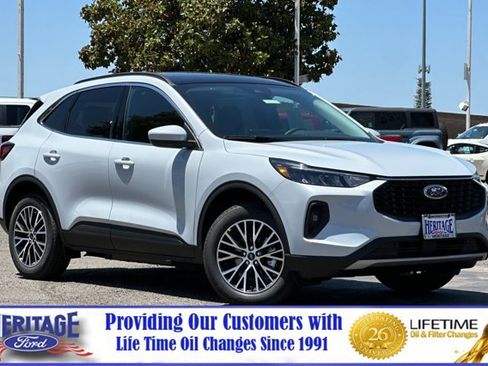 New 2025 Ford Escape SE image 2