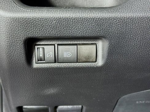 Used 2021 Toyota RAV4 XLE image 11