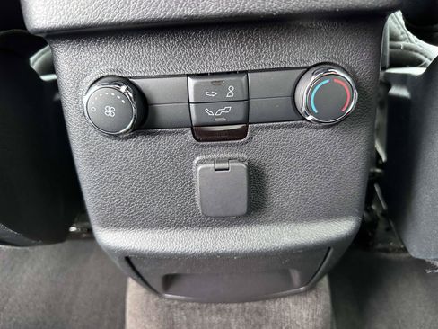 Used 2018 Ford Explorer XLT w/ Equipment Group 202A AWD/4WD image 16