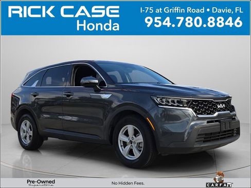 Used 2023 Kia Sorento LX image 1