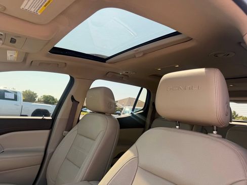 Used 2019 GMC Acadia Denali w/ Technology Package FWD image 26