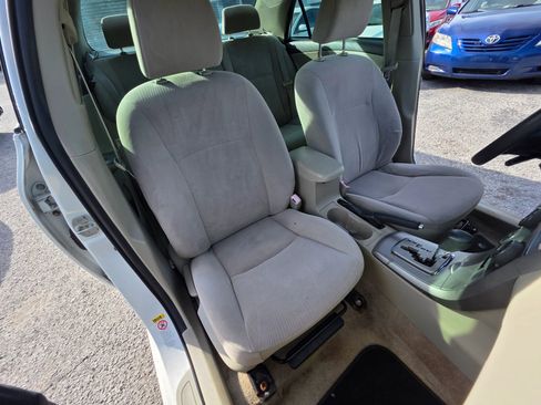 Used 2011 Toyota Corolla LE image 21