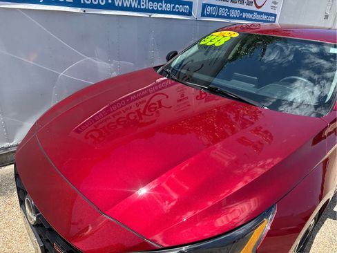Used 2023 Nissan Altima 2.5 SR AWD/4WD image 11