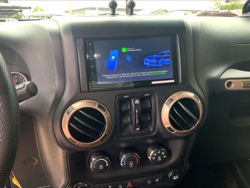 Used 2016 Jeep Wrangler Unlimited Sahara AWD/4WD image 31