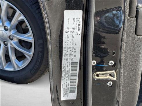 Used 2019 Jeep Cherokee Latitude w/ Popular Appearance Group image 24