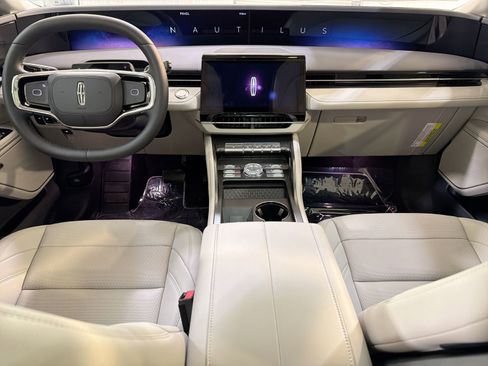 New 2026 Lincoln Nautilus Premier image 23
