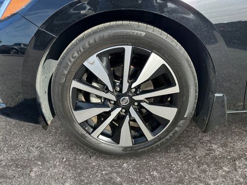 Used 2021 Nissan Sentra SV w/ SV Premium Package image 8