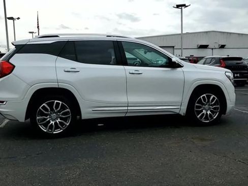 Used 2023 GMC Terrain Denali w/ Denali Premium Package AWD/4WD image 9