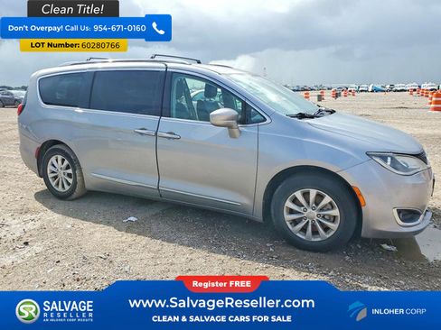 Used 2019 Chrysler Pacifica Touring-L FWD image 5