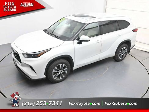 Used 2022 Toyota Highlander XLE AWD/4WD image 24
