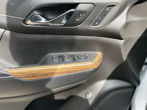 Used 2019 GMC Acadia Denali image 9