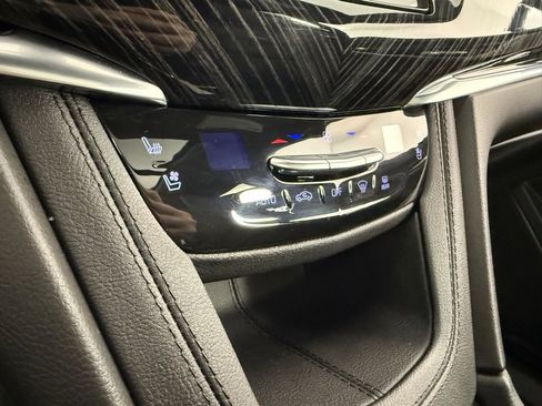 Used 2025 Cadillac XT6 Premium Luxury image 29