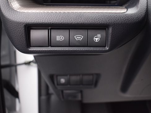 Used 2025 Toyota Prius XLE AWD/4WD image 15