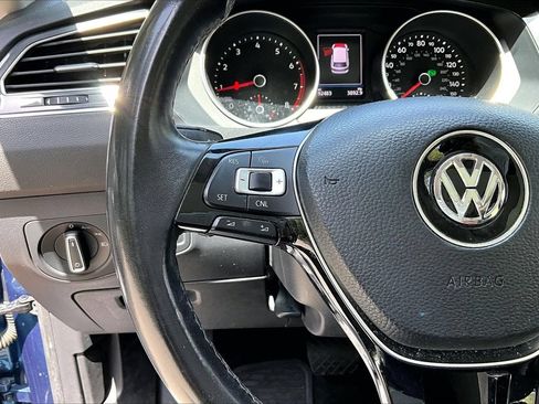 Used 2018 Volkswagen Tiguan SE FWD image 10