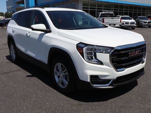 Used 2023 GMC Terrain SLE w/ Driver Convenience Package FWD image 2