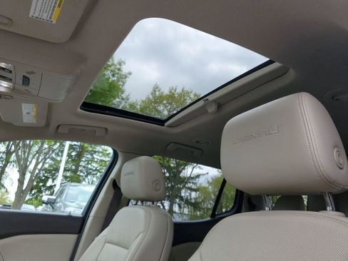 Used 2018 GMC Acadia Denali w/ Technology Package AWD/4WD image 7