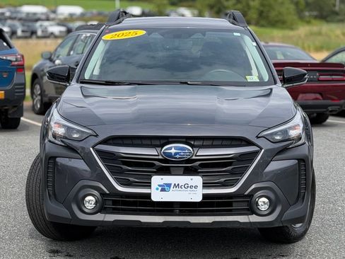 Used 2025 Subaru Outback Premium AWD/4WD image 2