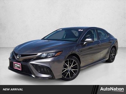 Used 2024 Toyota Camry SE FWD image 1