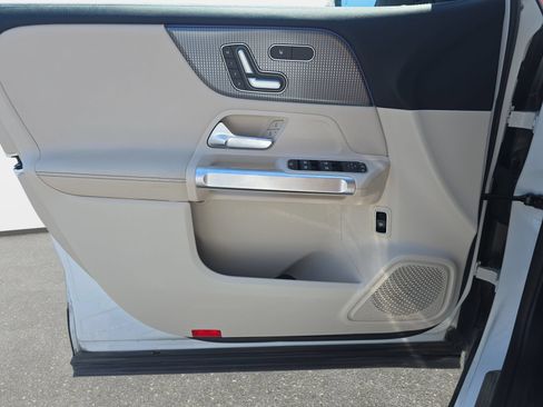 Used 2020 Mercedes-Benz GLB 250 4MATIC image 25