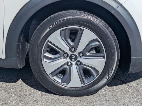 Used 2021 Kia Niro LX image 10