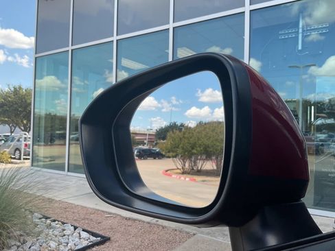 Used 2025 Nissan Rogue SV FWD image 20