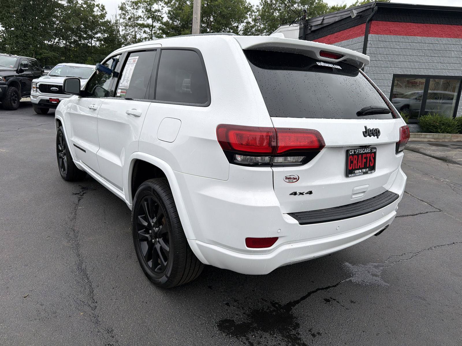 Used 2020 Jeep Grand Cherokee Altitude AWD/4WD image 3