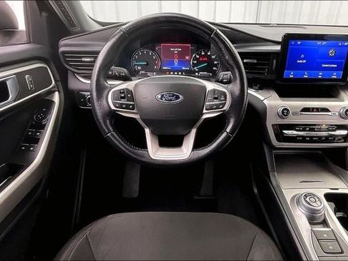 Used 2022 Ford Explorer XLT AWD/4WD image 5