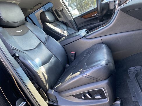 Used 2018 Cadillac Escalade Luxury image 20